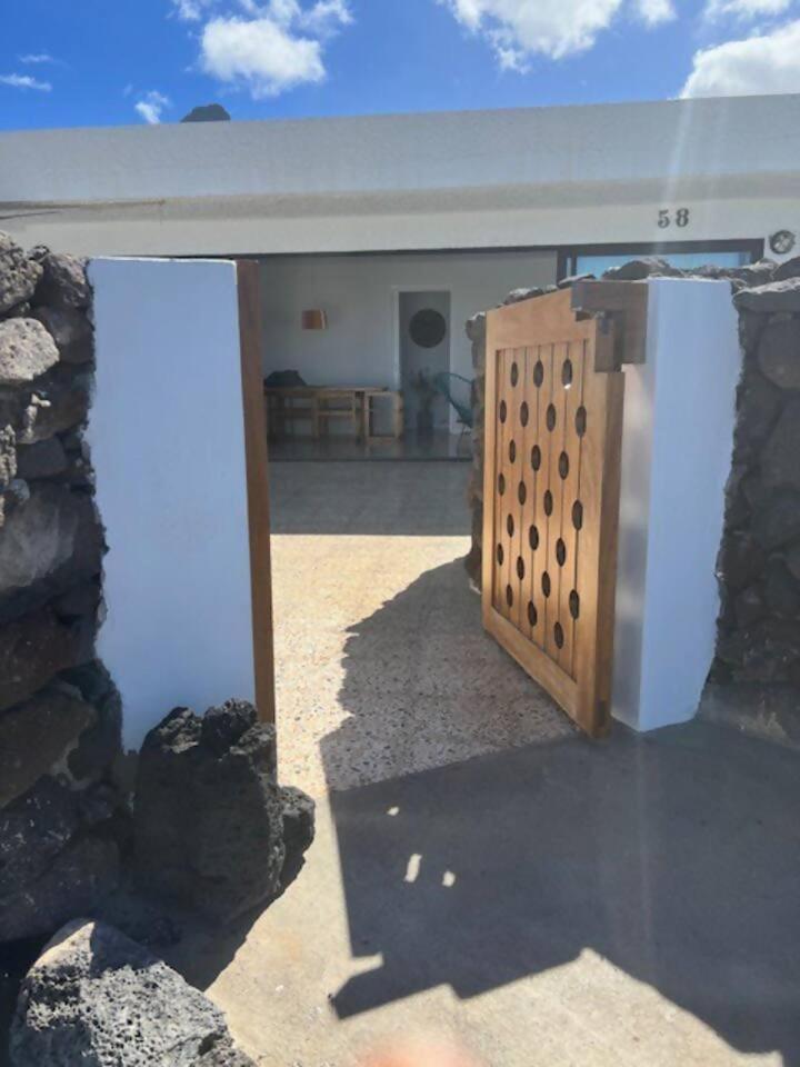 Lanzarote Famara Beach Bungalow Esterno foto