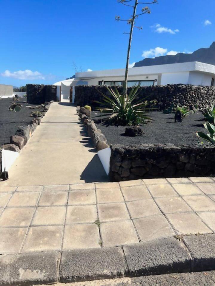 Lanzarote Famara Beach Bungalow Esterno foto