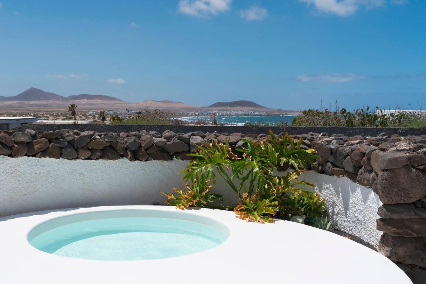 Lanzarote Famara Beach Bungalow Esterno foto