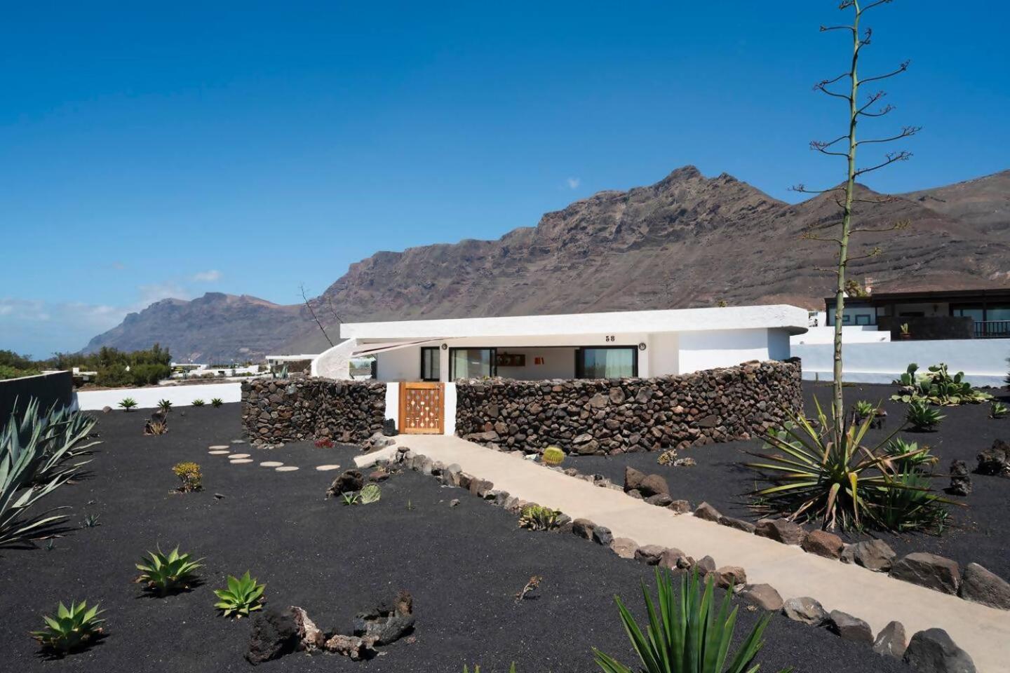 Lanzarote Famara Beach Bungalow Esterno foto