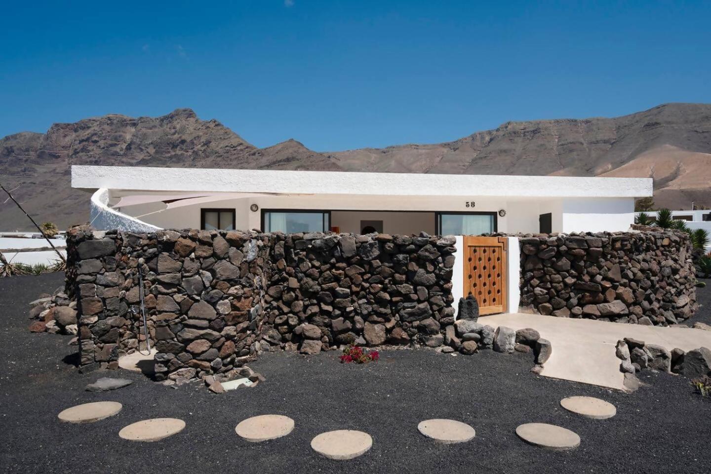 Lanzarote Famara Beach Bungalow Esterno foto