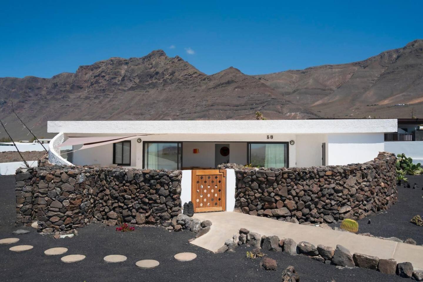 Lanzarote Famara Beach Bungalow Esterno foto